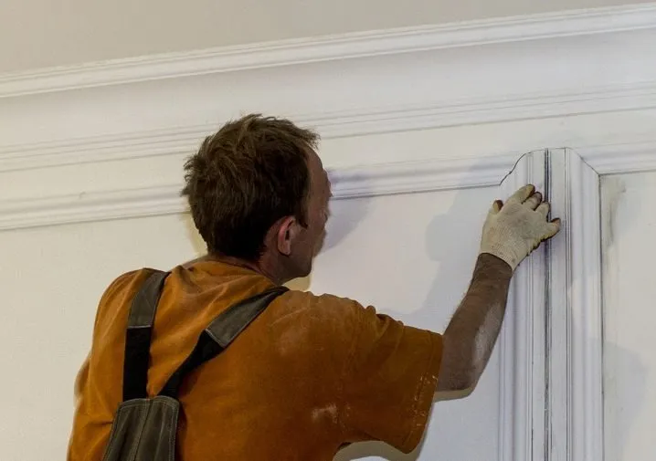 Как клеить молдинги из полиуретана? Как клеить молдинги из полиуретана?