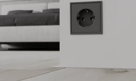 Микроплинтус Лайн Ликорн С-05.25.2 серебристый.