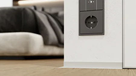 Микроплинтус L-образный с пружинами ФЕСО RAL 9002 серо-белый