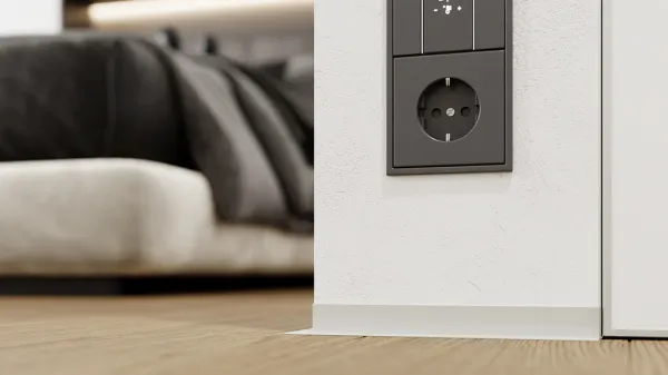 Микроплинтус L-образный с пружинами ФЕСО RAL 9002 серо-белый