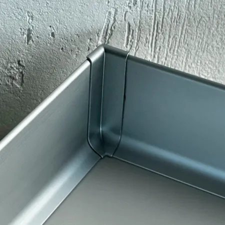 Угол внутренний SYMETRIC L для плинтуса 80мм RAL