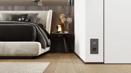 Микроплинтус L-образный с пружинами ФЕСО RAL 8017 шоколадно-коричневый