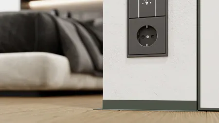 Микроплинтус L-образный с пружинами ФЕСО RAL 7010 брезентово-серый