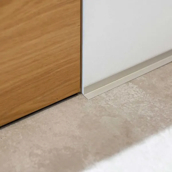 Микроплинтус Decaro ML15A  Латунный браш