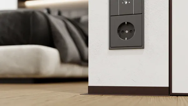 Микроплинтус L-образный с пружинами ФЕСО RAL 8017 шоколадно-коричневый