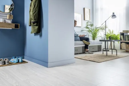 Плинтус напольный VOX Espumo белый 201