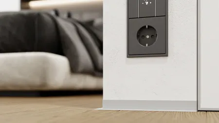 Микроплинтус L-образный с пружинами ФЕСО RAL 7047 серый Телегрей 4