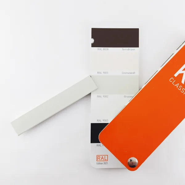 Микроплинтус L-образный с пружинами ФЕСО RAL 9002 серо-белый