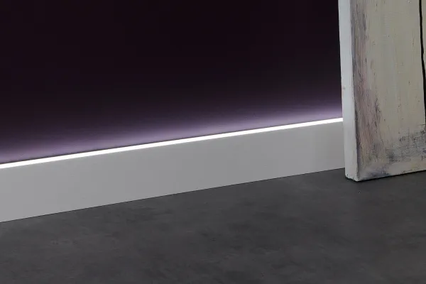 Плинтус напольный NMС IL10