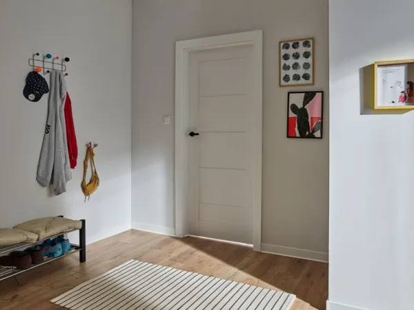 Плинтус напольный LINELA белый 401