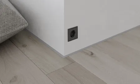 Микроплинтус Лайн Ликорн С-05.25.2 серебристый.