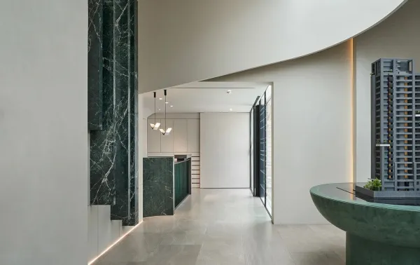 Теневой плинтус LACONISTIQ LIGHT 41 под подсветку  Чёрный